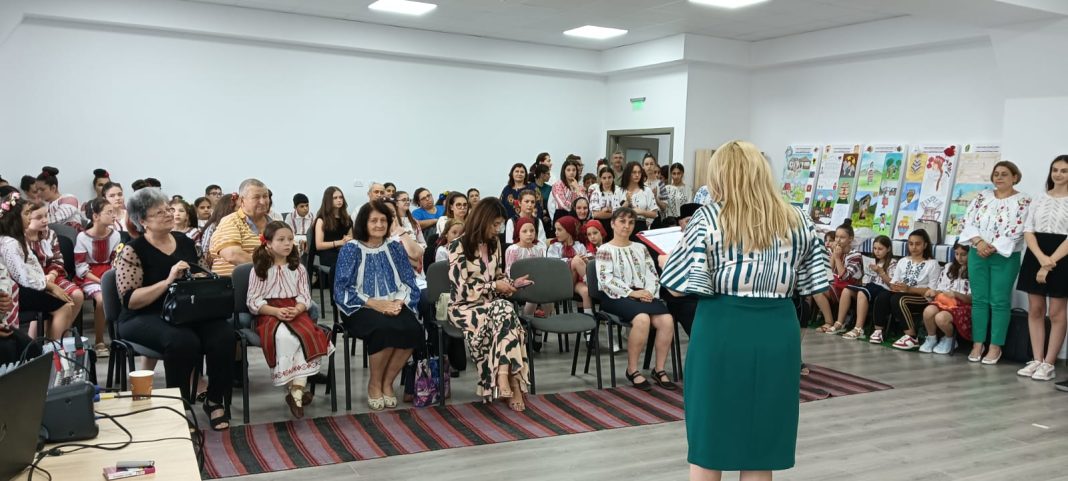 (Video) Tradiții și obiceiuri românești sărbătorite la Smeeni, la Simpozionul „Adela Petre – Tradiții Populare Românești”